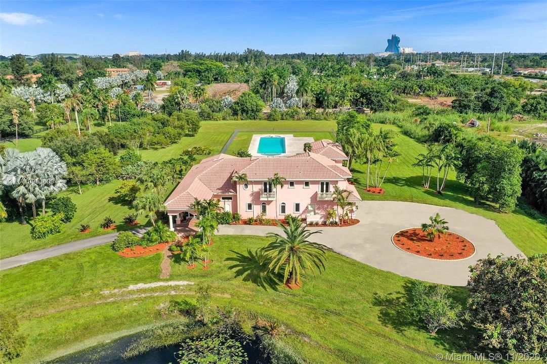 Recently Sold: $3,999,999 (8 beds, 7 baths, 5276 Square Feet)