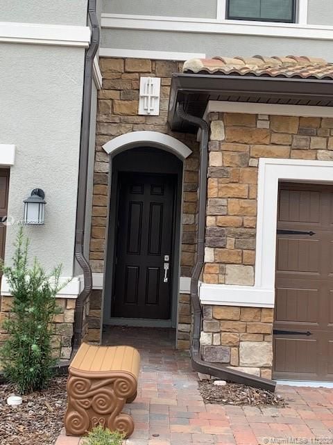 Recently Rented: $1,850 (3 beds, 2 baths, 1912 Square Feet)