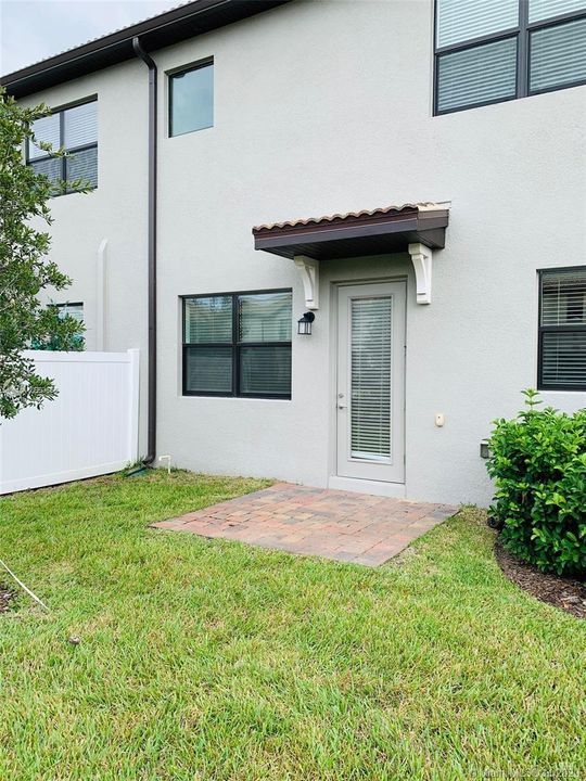 Recently Rented: $1,850 (3 beds, 2 baths, 1912 Square Feet)