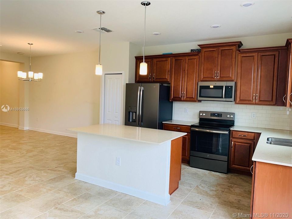 Recently Rented: $1,850 (3 beds, 2 baths, 1912 Square Feet)