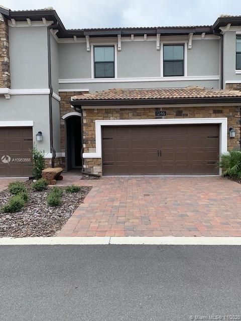 Recently Rented: $1,850 (3 beds, 2 baths, 1912 Square Feet)