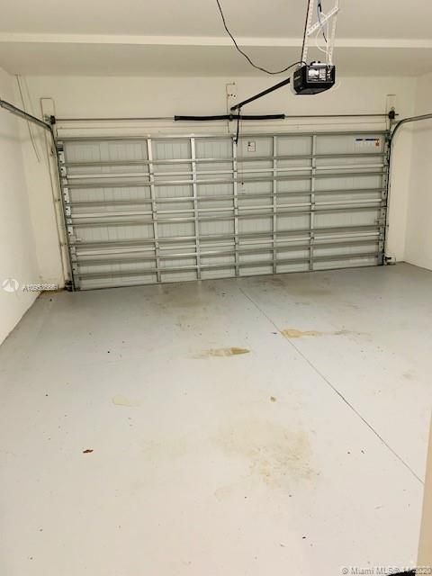 Recently Rented: $1,850 (3 beds, 2 baths, 1912 Square Feet)