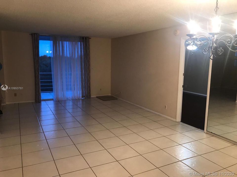 Recently Rented: $1,500 (2 beds, 2 baths, 1300 Square Feet)