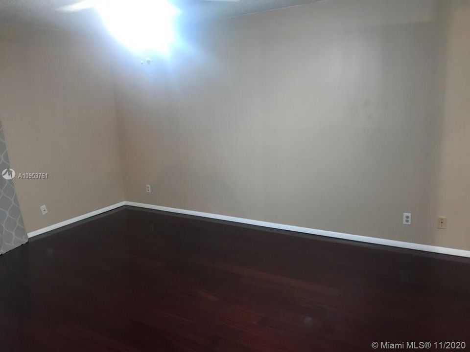 Recently Rented: $1,500 (2 beds, 2 baths, 1300 Square Feet)