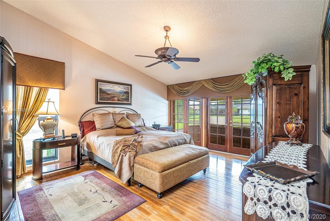 Недавно продано: $550,000 (4 спален, 3 ванн, 2956 Квадратных фут)