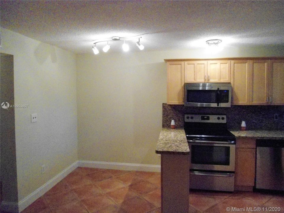 Recently Rented: $1,325 (1 beds, 1 baths, 620 Square Feet)