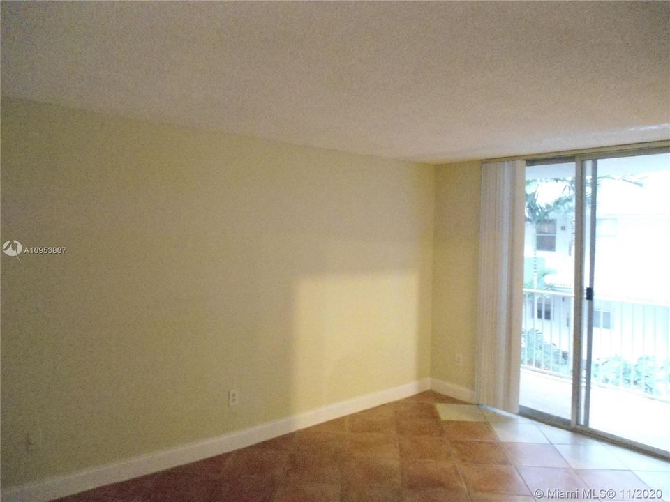 Recently Rented: $1,325 (1 beds, 1 baths, 620 Square Feet)