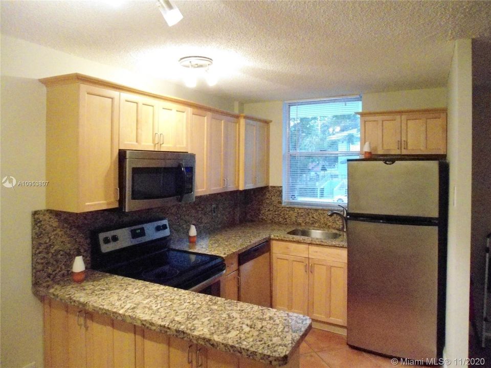 Recently Rented: $1,325 (1 beds, 1 baths, 620 Square Feet)