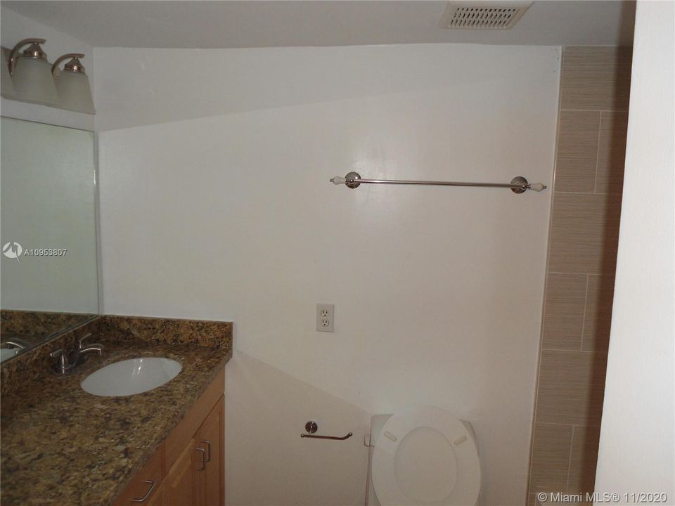 Recently Rented: $1,325 (1 beds, 1 baths, 620 Square Feet)