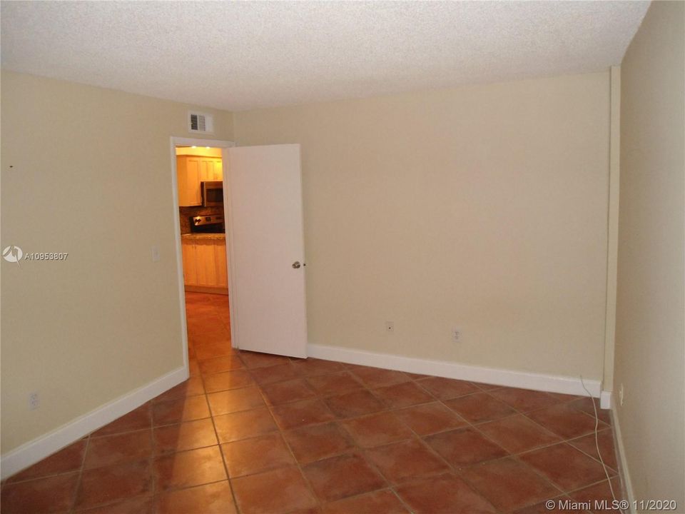 Recently Rented: $1,325 (1 beds, 1 baths, 620 Square Feet)