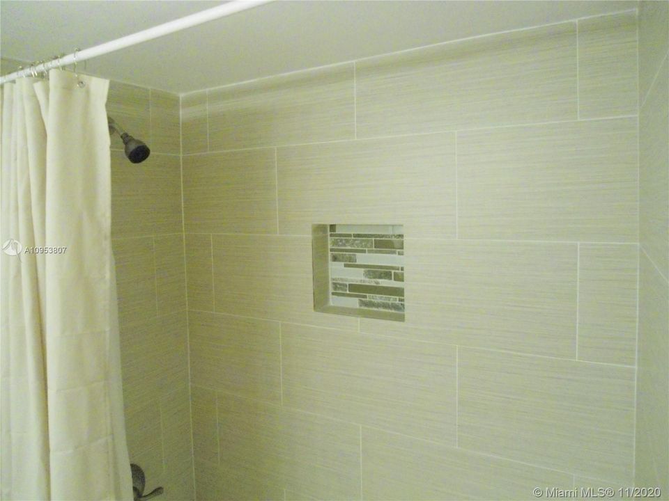 Recently Rented: $1,325 (1 beds, 1 baths, 620 Square Feet)