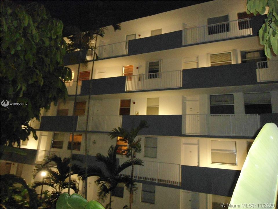 Recently Rented: $1,325 (1 beds, 1 baths, 620 Square Feet)