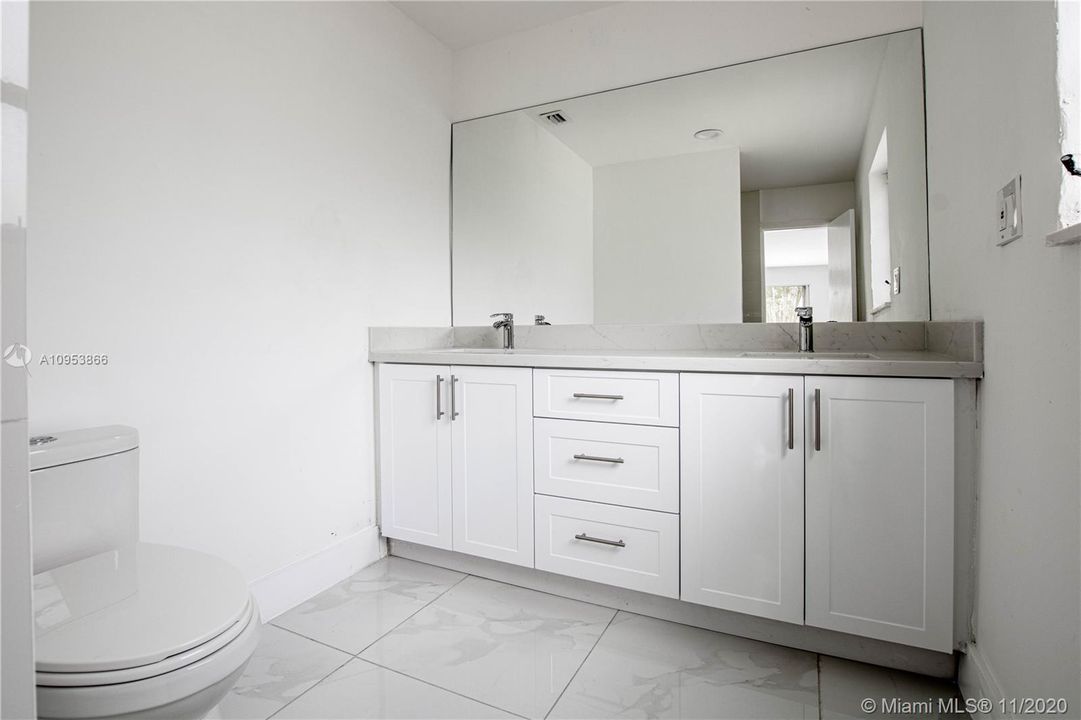 Vendido Recientemente: $353,900 (3 camas, 2 baños, 1281 Pies cuadrados)