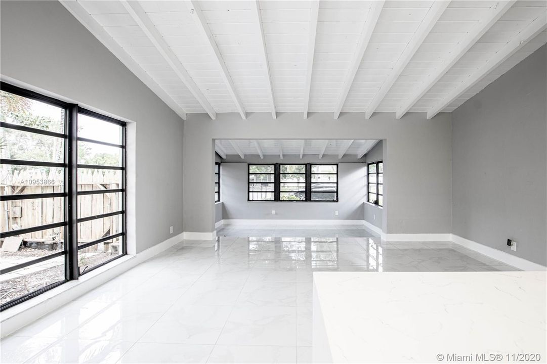 Vendido Recientemente: $353,900 (3 camas, 2 baños, 1281 Pies cuadrados)