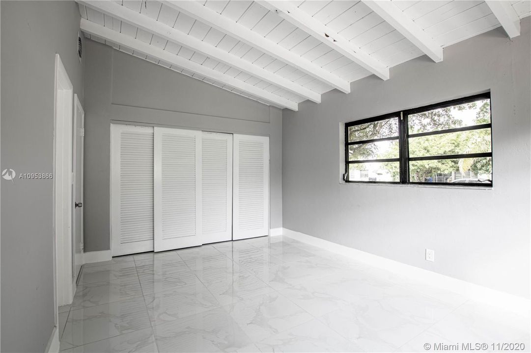 Vendido Recientemente: $353,900 (3 camas, 2 baños, 1281 Pies cuadrados)