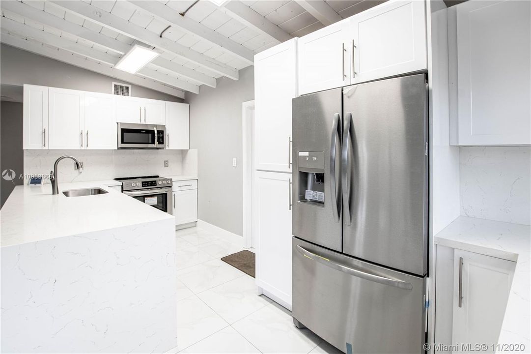 Vendido Recientemente: $353,900 (3 camas, 2 baños, 1281 Pies cuadrados)