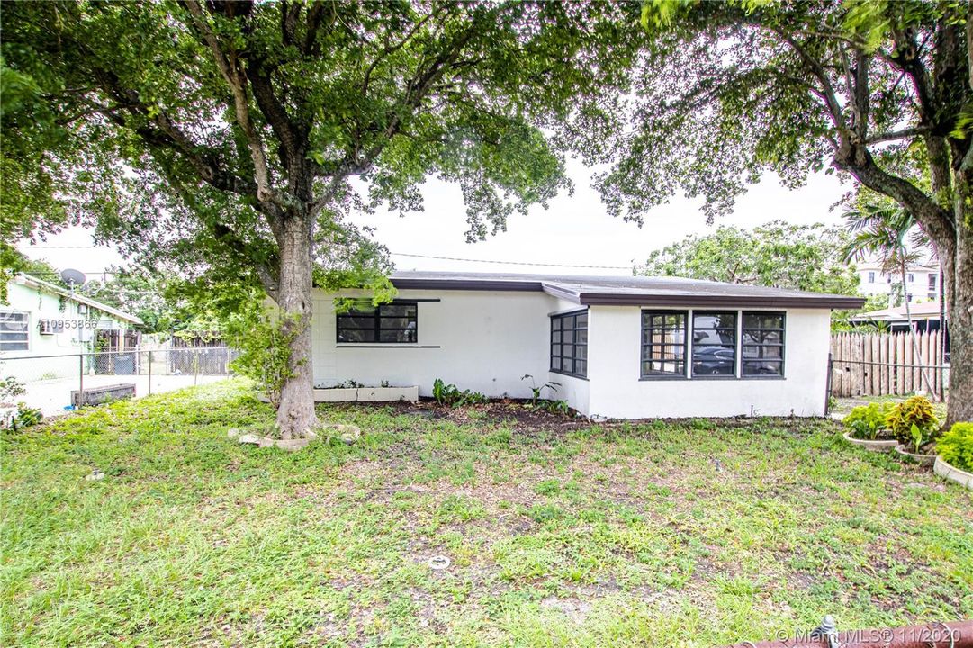 Vendido Recientemente: $353,900 (3 camas, 2 baños, 1281 Pies cuadrados)