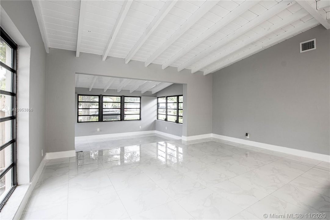 Vendido Recientemente: $353,900 (3 camas, 2 baños, 1281 Pies cuadrados)