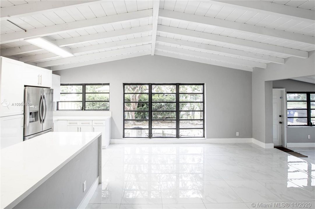 Vendido Recientemente: $353,900 (3 camas, 2 baños, 1281 Pies cuadrados)