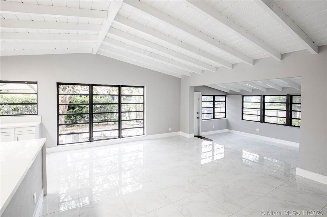 Vendido Recientemente: $353,900 (3 camas, 2 baños, 1281 Pies cuadrados)