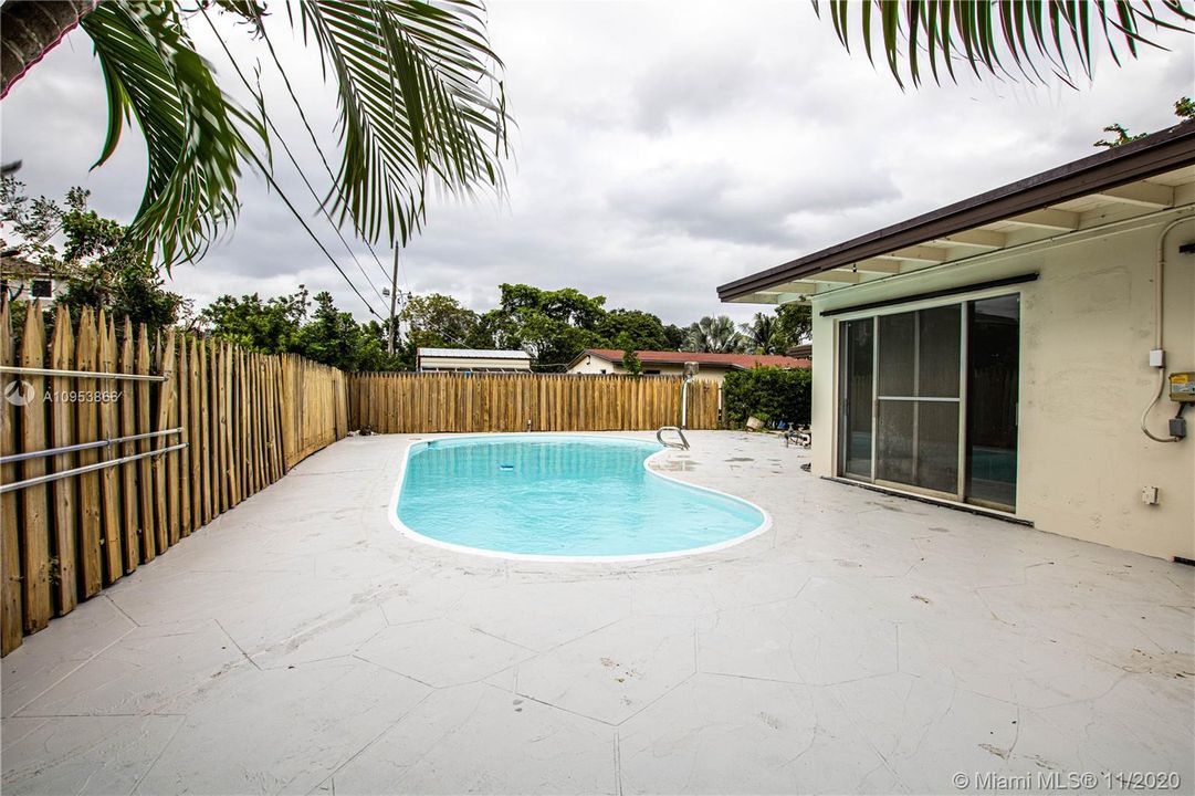 Vendido Recientemente: $353,900 (3 camas, 2 baños, 1281 Pies cuadrados)