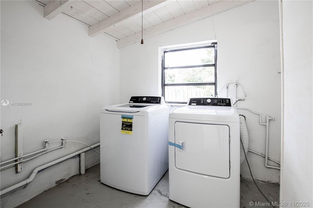 Vendido Recientemente: $353,900 (3 camas, 2 baños, 1281 Pies cuadrados)