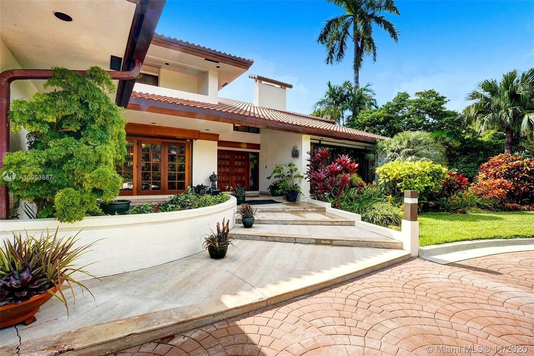 Vendido Recientemente: $3,600,000 (6 camas, 6 baños, 7707 Pies cuadrados)