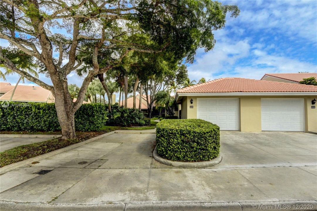 Recently Sold: $329,000 (2 beds, 2 baths, 1418 Square Feet)