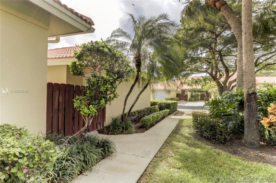 Recently Sold: $329,000 (2 beds, 2 baths, 1418 Square Feet)