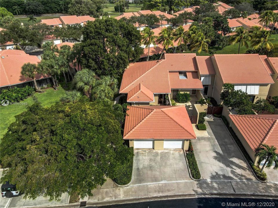 Recently Sold: $329,000 (2 beds, 2 baths, 1418 Square Feet)