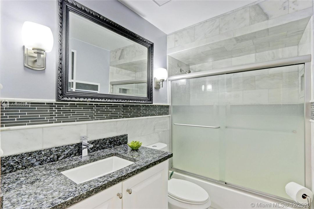 Recently Sold: $329,000 (2 beds, 2 baths, 1418 Square Feet)
