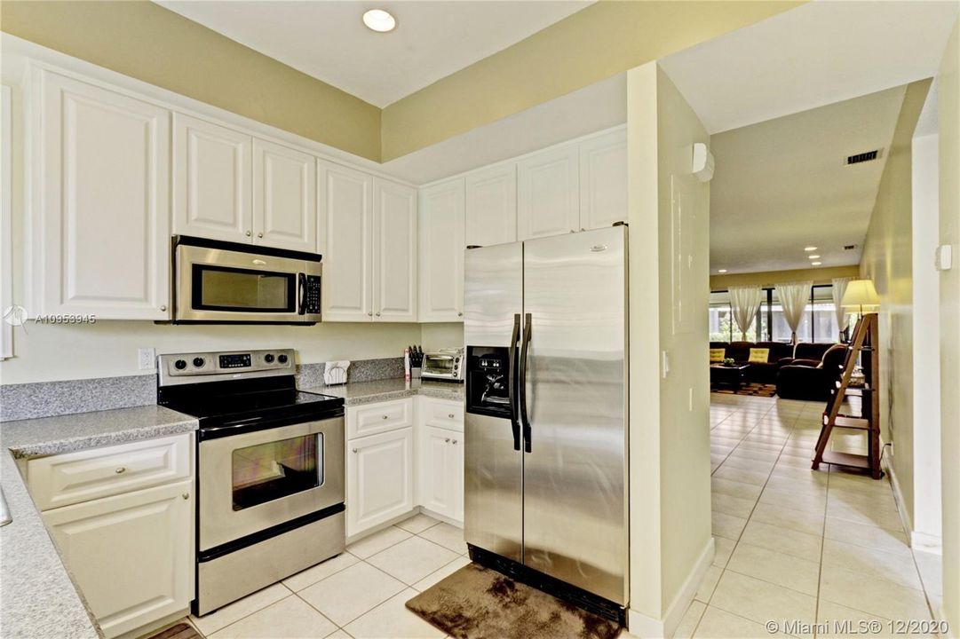 Recently Sold: $329,000 (2 beds, 2 baths, 1418 Square Feet)