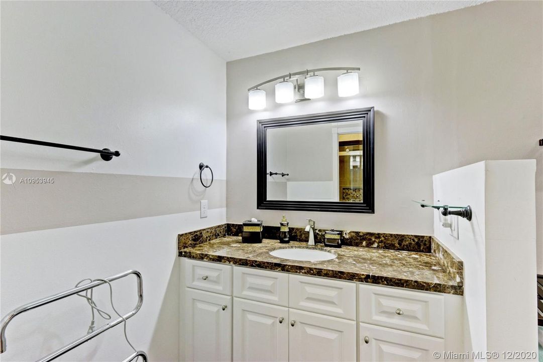 Recently Sold: $329,000 (2 beds, 2 baths, 1418 Square Feet)
