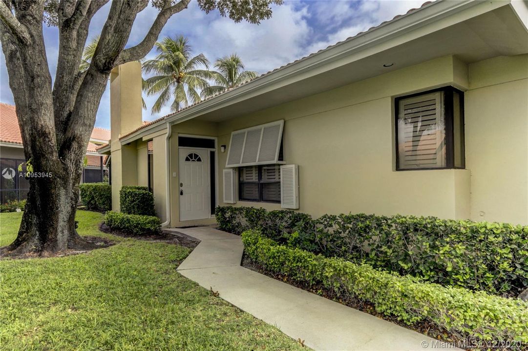 Recently Sold: $329,000 (2 beds, 2 baths, 1418 Square Feet)