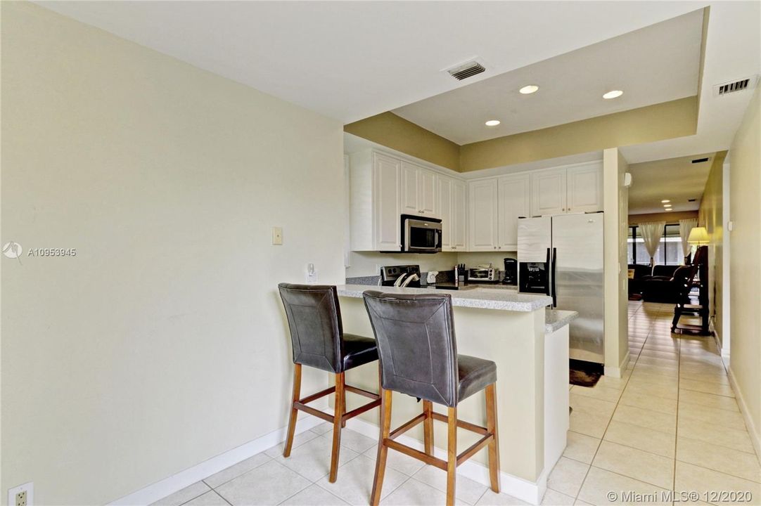 Recently Sold: $329,000 (2 beds, 2 baths, 1418 Square Feet)