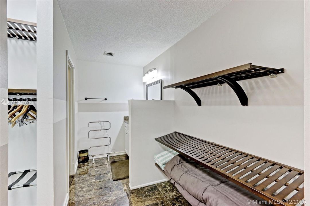 Recently Sold: $329,000 (2 beds, 2 baths, 1418 Square Feet)