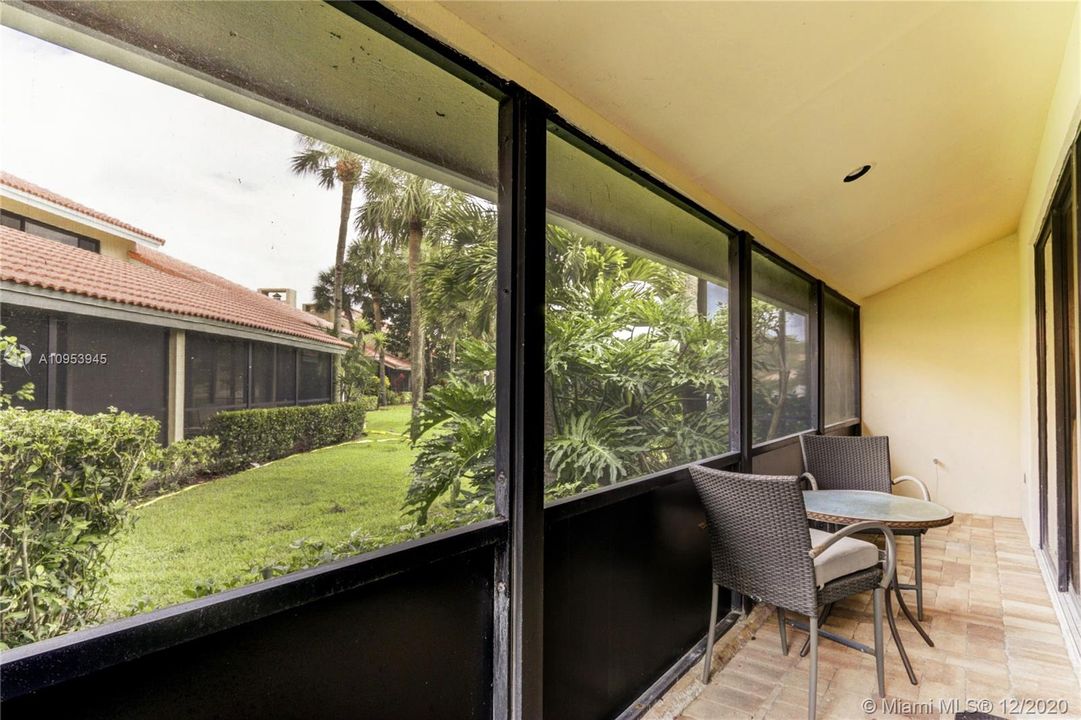 Recently Sold: $329,000 (2 beds, 2 baths, 1418 Square Feet)