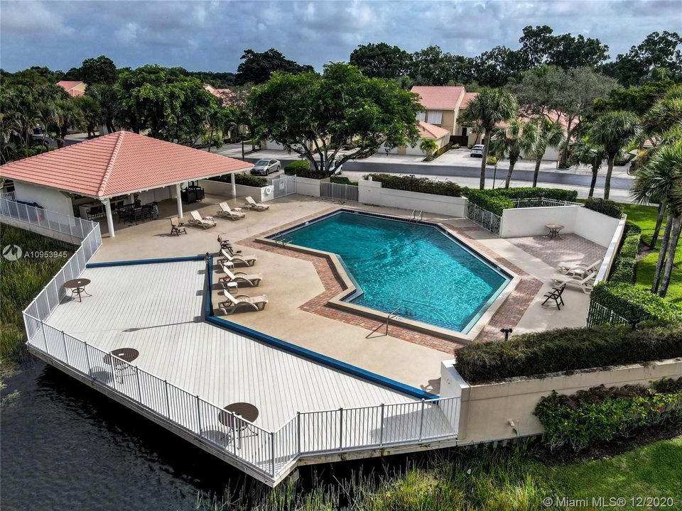 Recently Sold: $329,000 (2 beds, 2 baths, 1418 Square Feet)