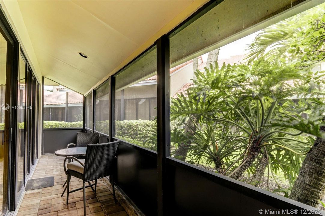Recently Sold: $329,000 (2 beds, 2 baths, 1418 Square Feet)