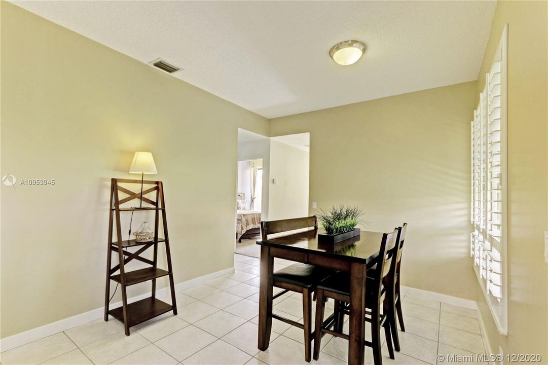 Recently Sold: $329,000 (2 beds, 2 baths, 1418 Square Feet)