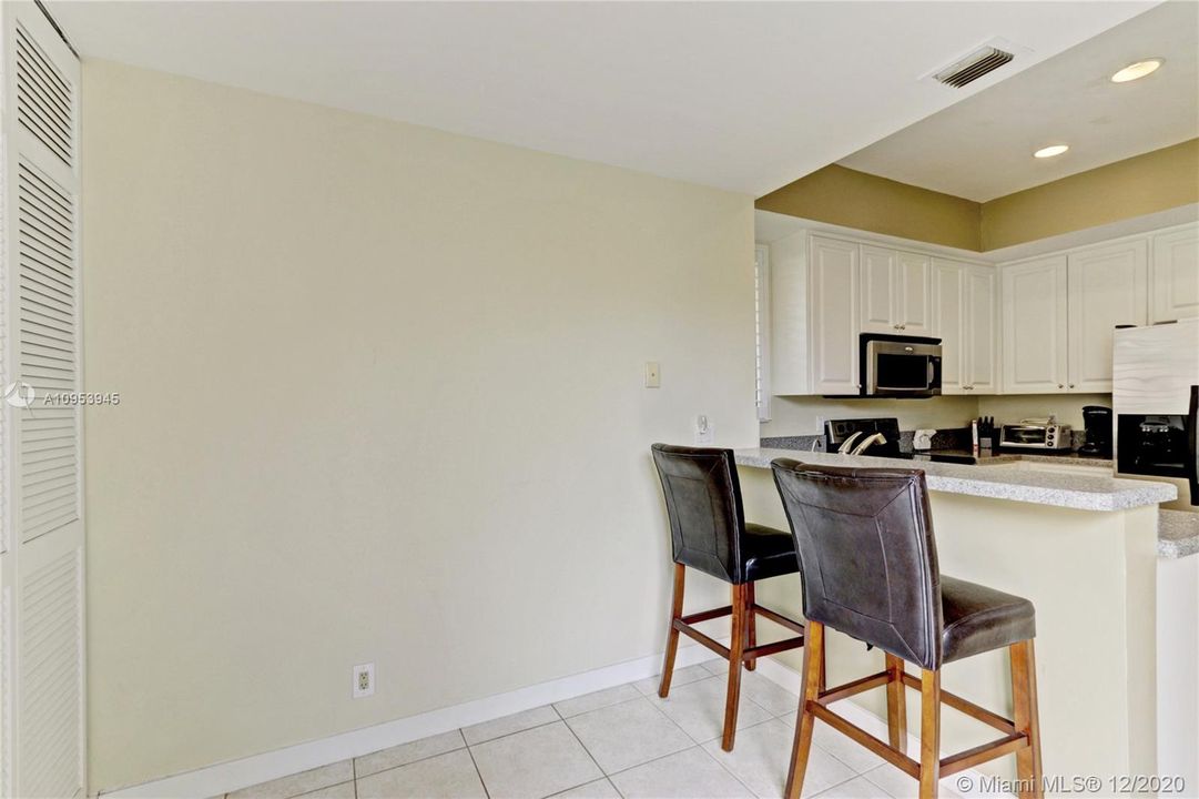 Recently Sold: $329,000 (2 beds, 2 baths, 1418 Square Feet)
