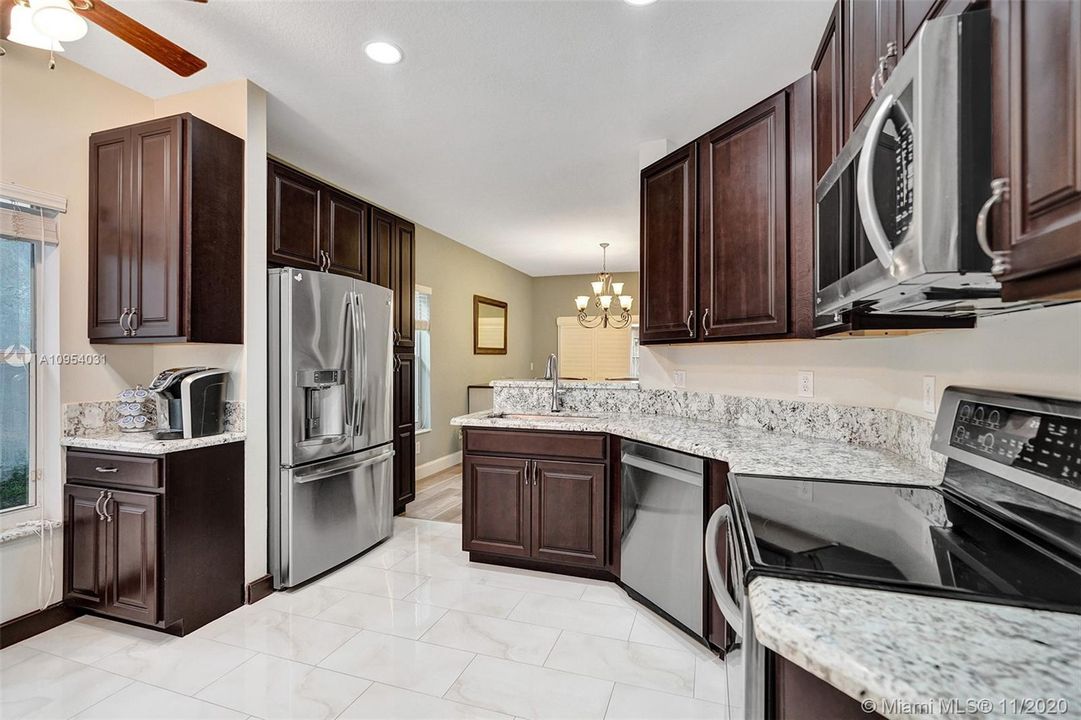 Vendido Recientemente: $350,000 (3 camas, 2 baños, 1515 Pies cuadrados)