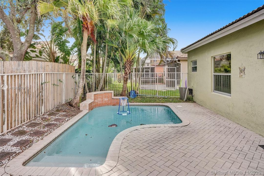 Vendido Recientemente: $350,000 (3 camas, 2 baños, 1515 Pies cuadrados)