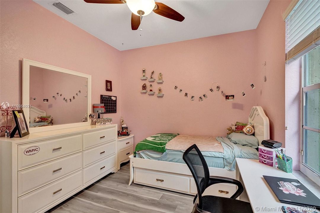 Vendido Recientemente: $350,000 (3 camas, 2 baños, 1515 Pies cuadrados)