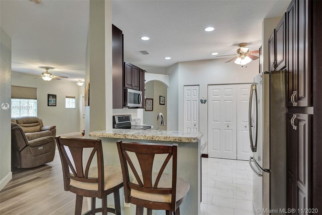 Vendido Recientemente: $350,000 (3 camas, 2 baños, 1515 Pies cuadrados)