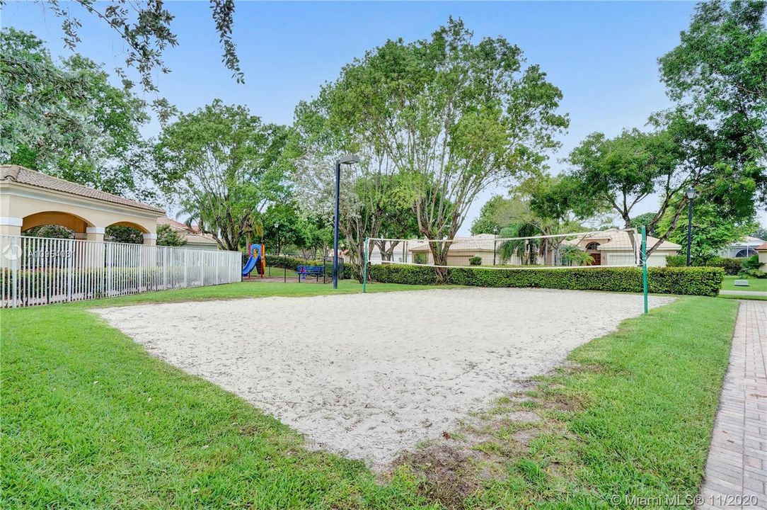 Vendido Recientemente: $350,000 (3 camas, 2 baños, 1515 Pies cuadrados)