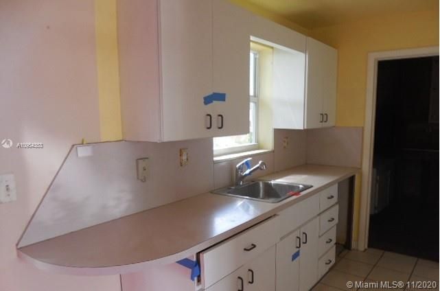 Недавно продано: $305,000 (3 спален, 2 ванн, 1300 Квадратных фут)
