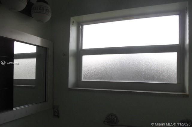 Недавно продано: $305,000 (3 спален, 2 ванн, 1300 Квадратных фут)