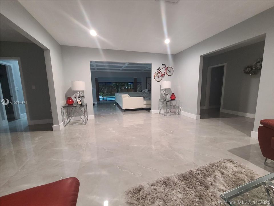 Vendido Recientemente: $1,235,000 (4 camas, 3 baños, 3994 Pies cuadrados)