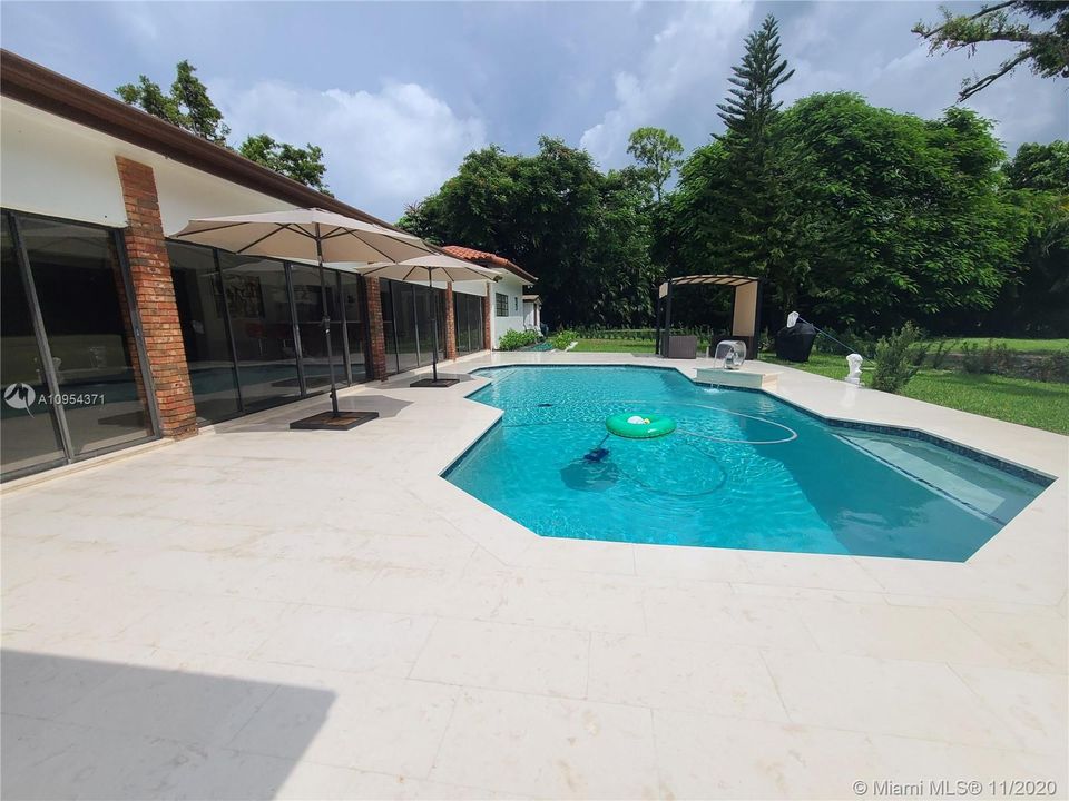 Vendido Recientemente: $1,235,000 (4 camas, 3 baños, 3994 Pies cuadrados)